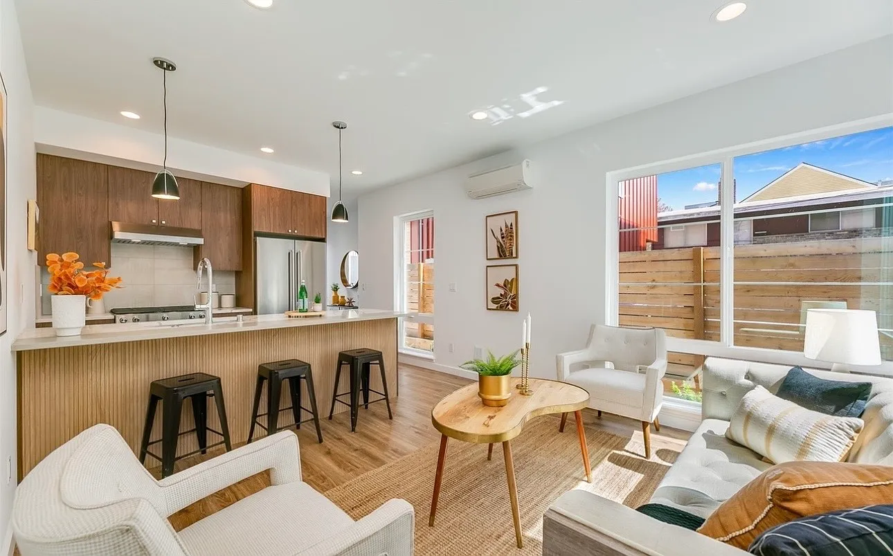 2 bed, 1257 sqft, $3,580 — Photo 2