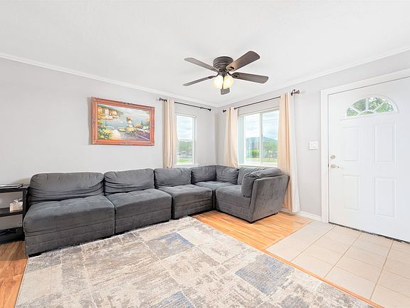 3rd image of 13827 E Broad Ln