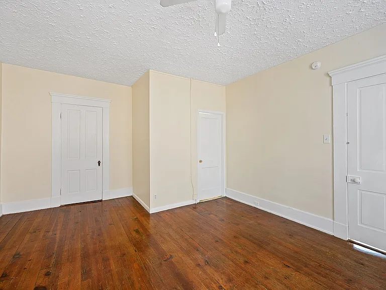 225 Orchard St — Photo 17