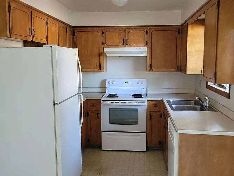 310-Colony Apartments — Photo 7