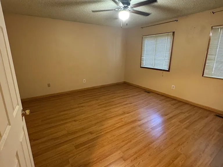 712 47th Avenue Ct — Photo 7