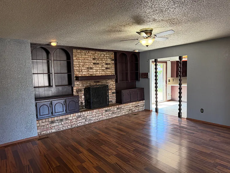8937 Tilman Dr — Photo 2