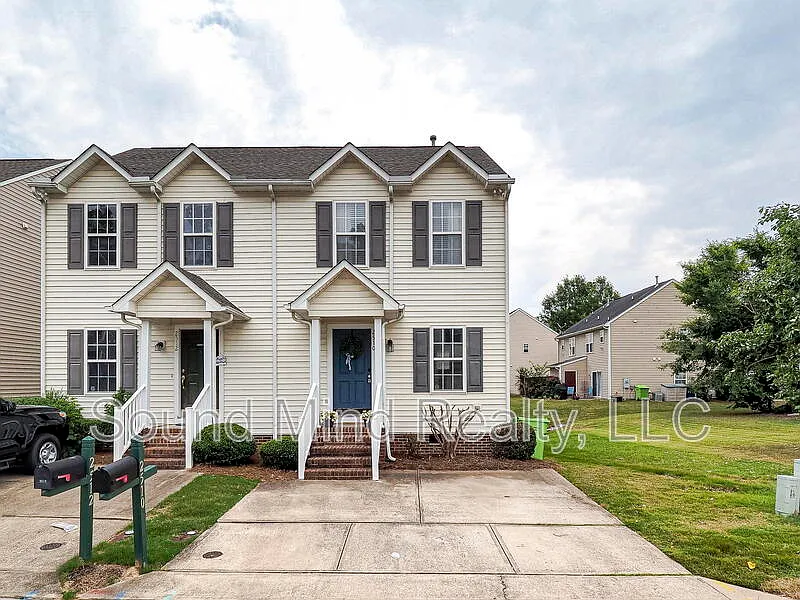 2 bed, 1.5 bath, 1004 sqft, $1,525 — Photo 1