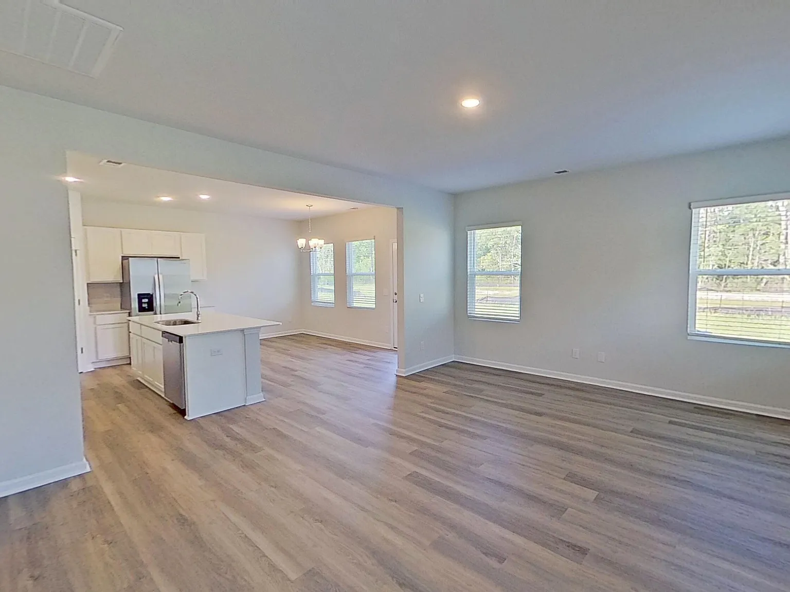 4 bed, 2.5 bath, $2,400 — Photo 3