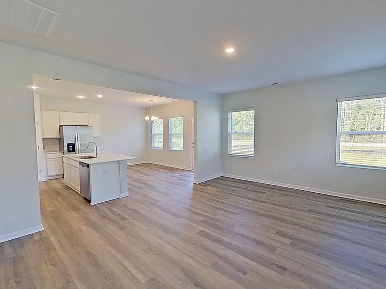 1095 Hanson Dr — Photo 3