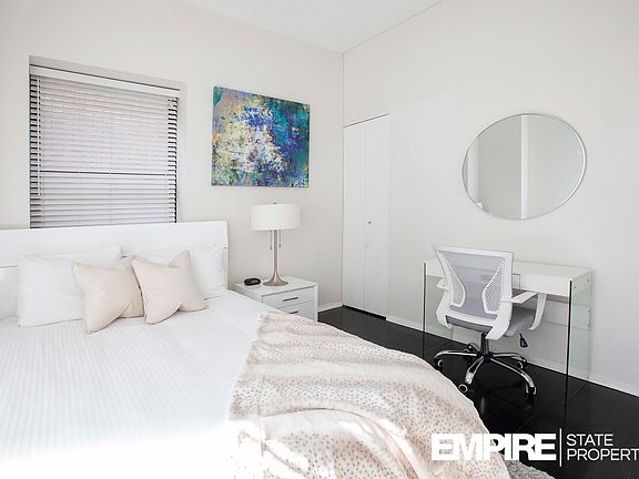 4th image of 150 W 51st St APT 2032