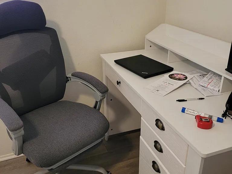 Ergonomic chair has foot rest