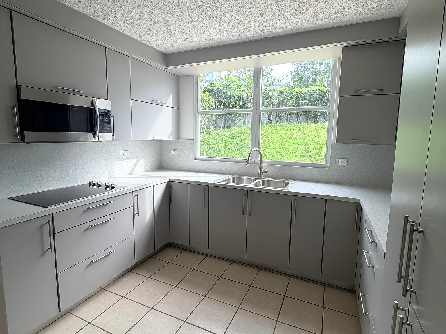 3 bed, $1,800 — Photo 3