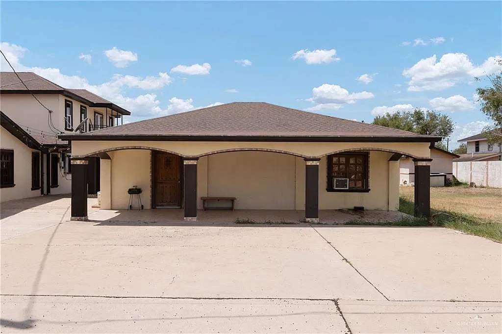 7 bed, 7.0 bath, 8298 sqft, $6,000 — Photo 4
