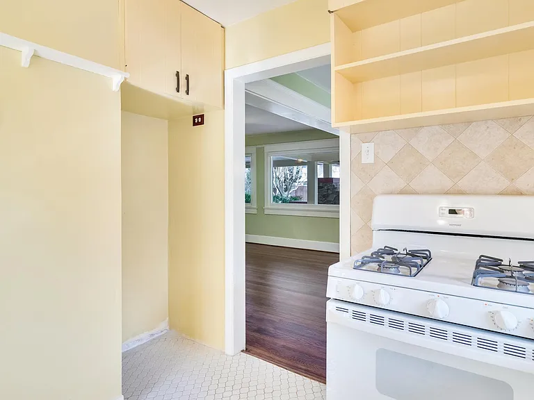 606 Cypress Cir — Photo 12
