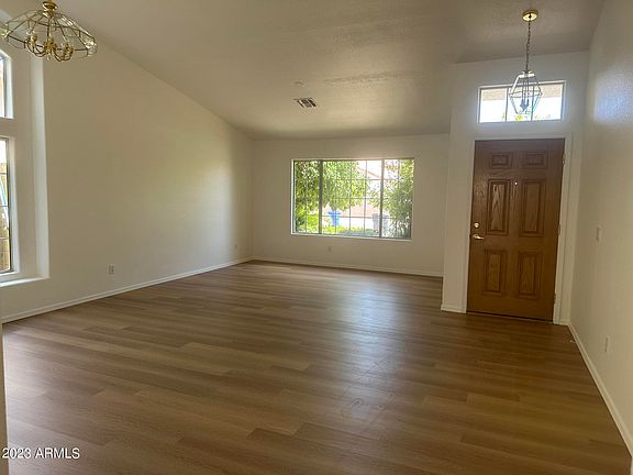 3rd image of 1428 E WASHINGTON Avenue