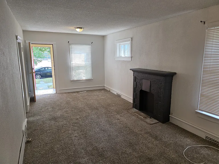 115 7th St NE — Photo 5