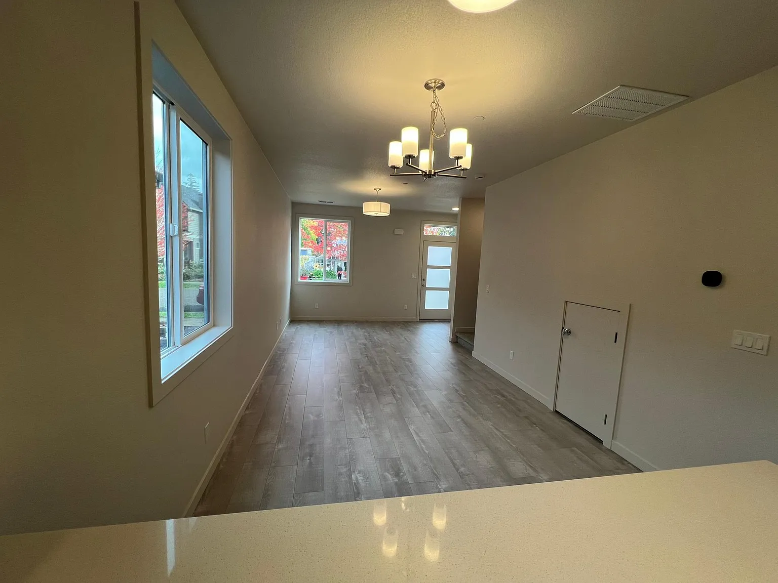3 bed, 2.5 bath, 1288 sqft, $2,100 — Photo 2