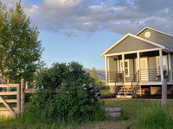 1450 Timothy Ln, Belgrade, MT 59714