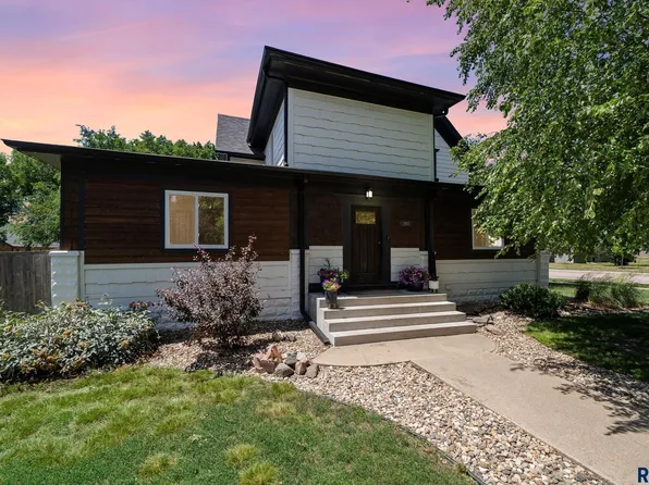 297 N Cedar Ave, Parker, SD 57053