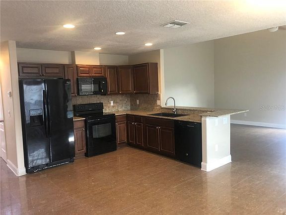 5th image of 10210 Summer Elm Ave
