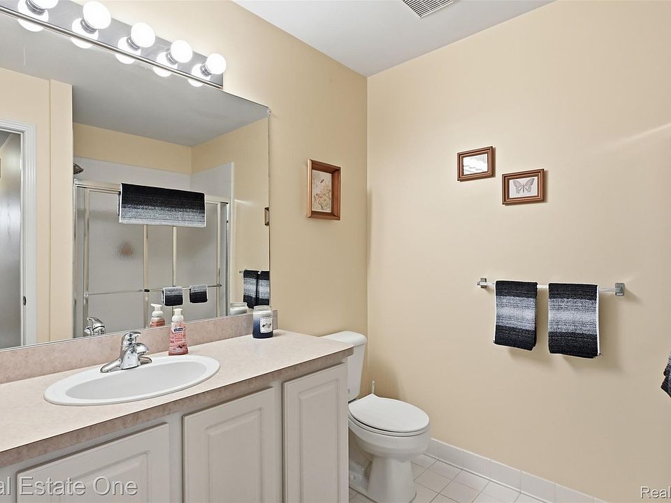 37585 Newburgh Park Cir #16, photo 22