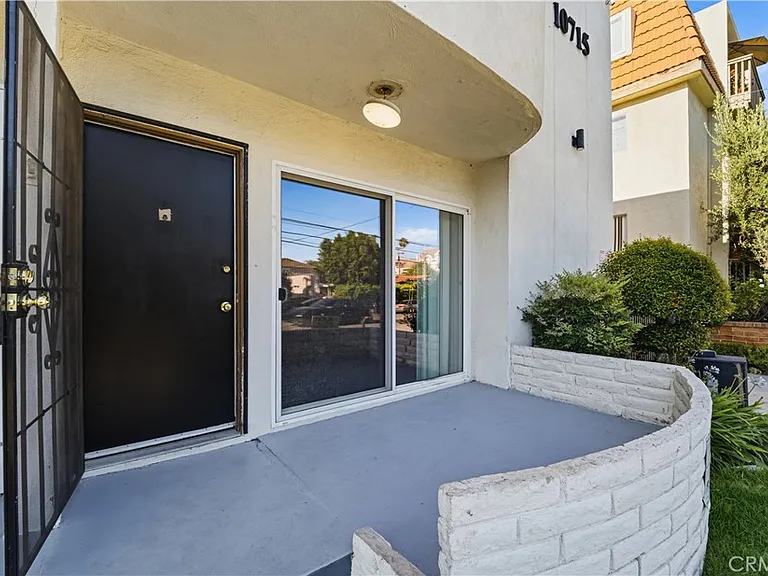 10715 Moorpark St #1 — Photo 17