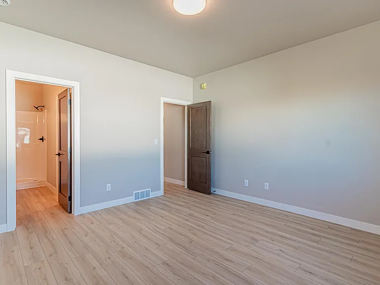 5846 James Dr W — Photo 5