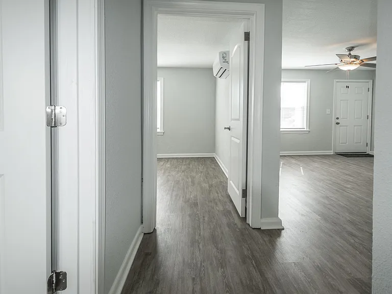1208 W. Ocean View Apts — Photo 16