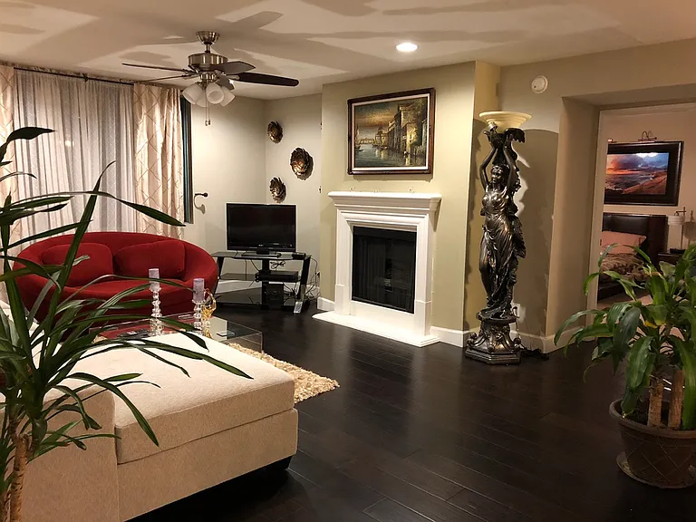1430 Colby Ave #205 — Photo 2