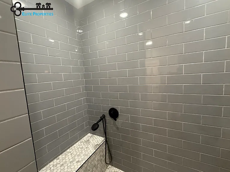 15196 Farm Road 1055 — Photo 3