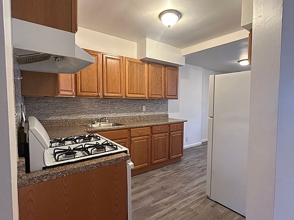 2nd image of 955 E 55th St Floor 1