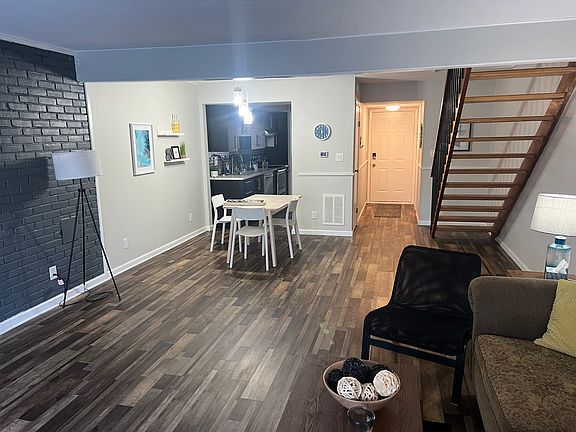 5th image of 7344 Country Brook Dr