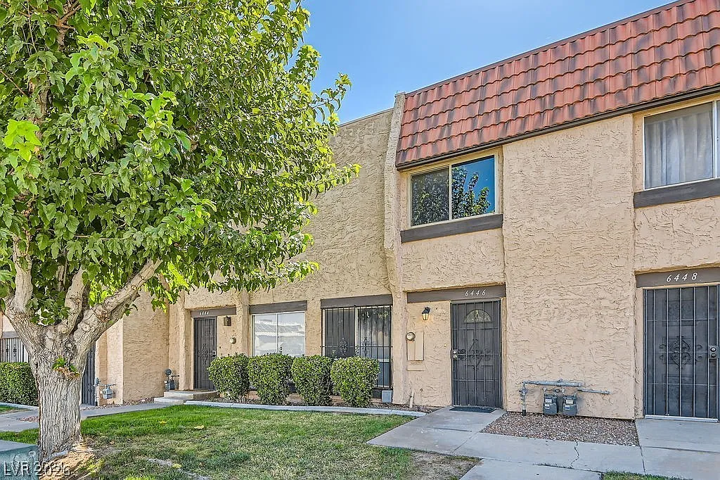 2 bed, 2.5 bath, 1170 sqft, $1,900 — Photo 1