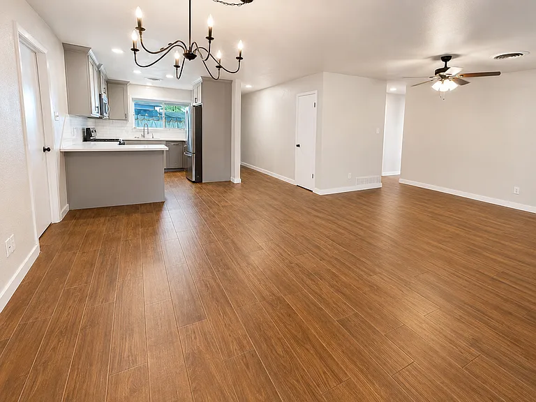4715 Laura Dr — Photo 26