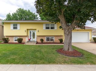 829 Lynda Rd, Waterloo, IA 50701