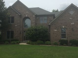 301 White Pines Ln, Oswego, IL