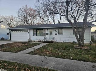1220 Meadow Ln, Webster City, IA 50595
