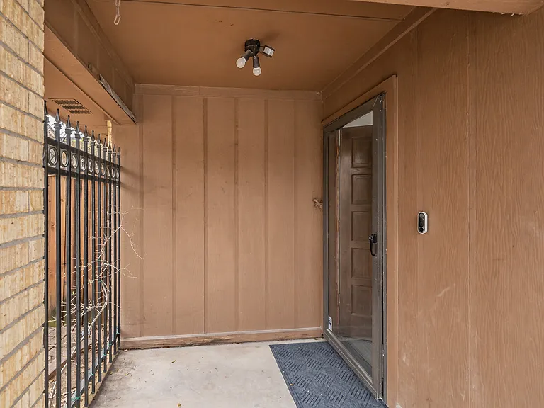8901 Thompson Cir — Photo 7