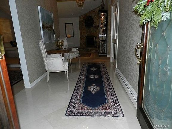 3rd image of 13 Bridle Path Ln