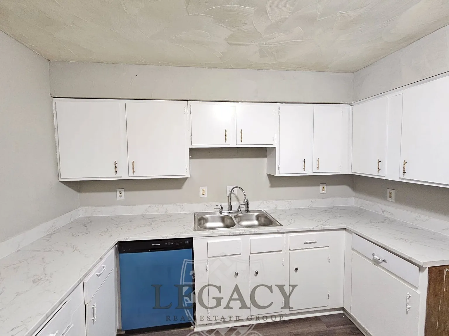 1077 Harold Drive - 1 — Photo 1