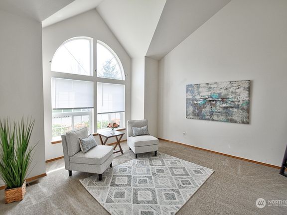 2nd image of 6104 Thornbury Court SE