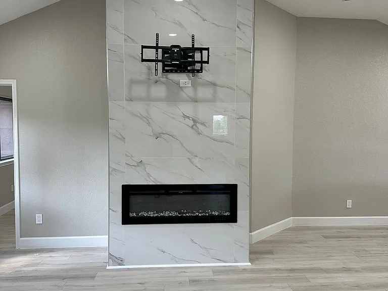 2415 Amber Hill Ln — Photo 4