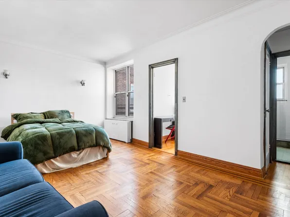 585 West 214th Street image 7 of 21