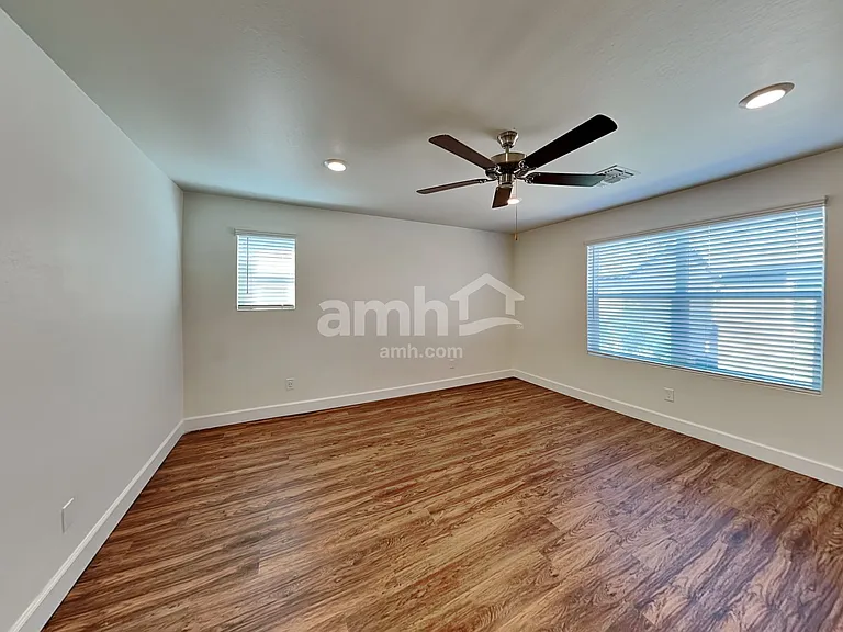 670 W Laredo Ave — Photo 7