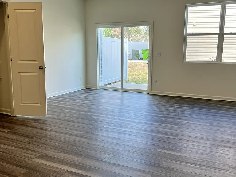 2065 Glen Crossing Dr — Photo 3