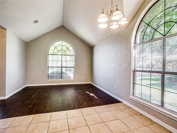 3rd image of 512 Tealridge Ln