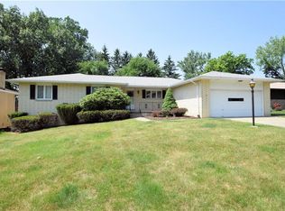 8604 Scarlet Oak Ln, Parma, OH 44130