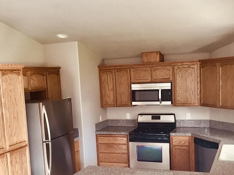945 Willowdale Ave — Photo 5