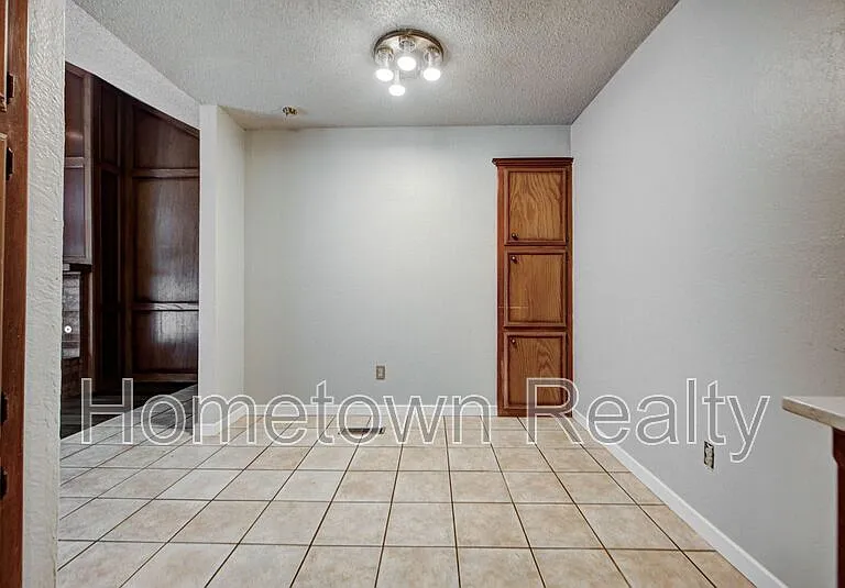 1713 Hillcrest Dr — Photo 11