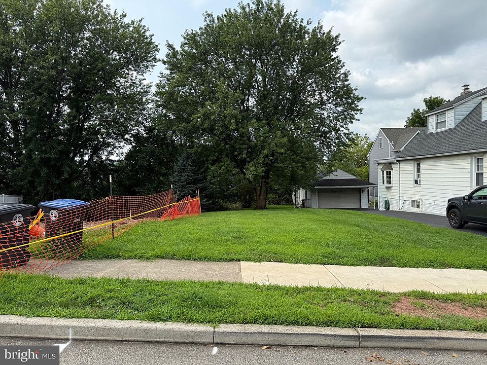 2nd image of 431 W 6th Ave