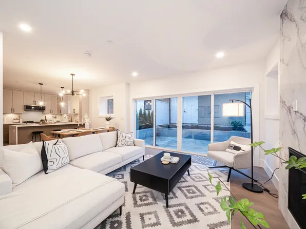 2735 W 8th Ave #A, Vancouver, BC V6K 2B7