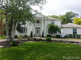 5143 Watergate Rd, West Bloomfield, MI 48323