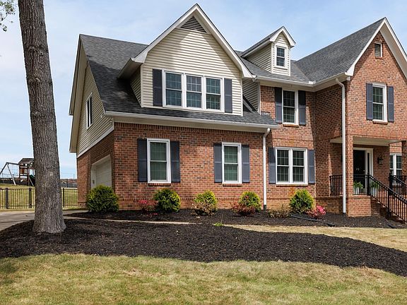 2nd image of 219 E Thistle Ln
