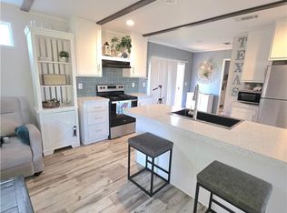 1005 W Houston Ave, Seadrift, TX 77983